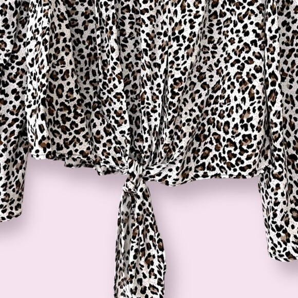 Free People Cheetah Print Blouse White Black Smocked Tie NWOT Womens Size Small - Picture 3 of 7